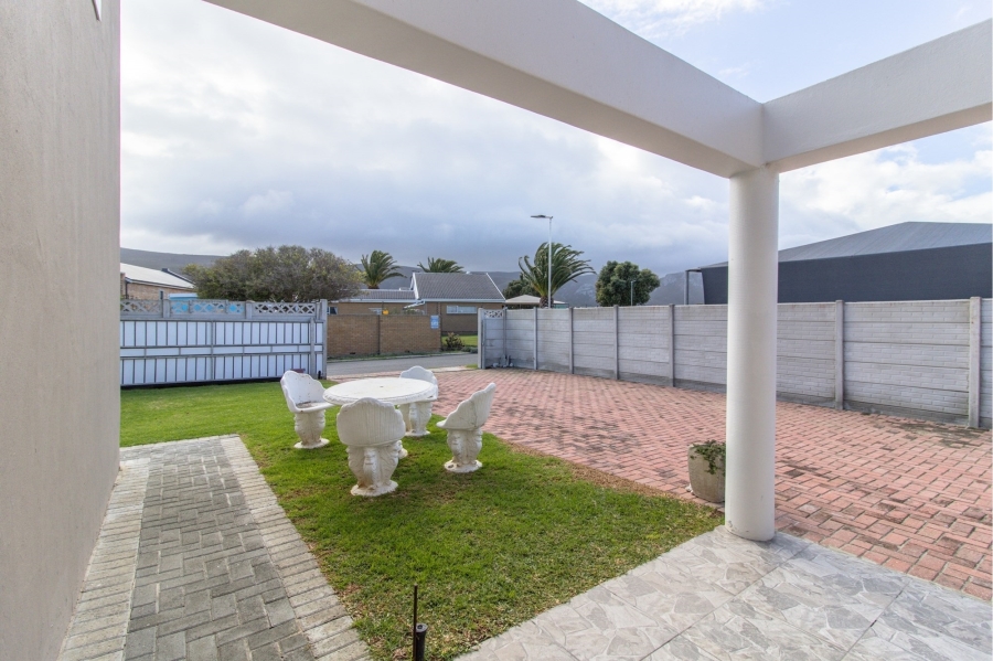 3 Bedroom Property for Sale in Franskraal Western Cape